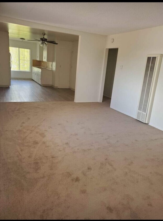 Living room - 4445 Rosebud Ln
