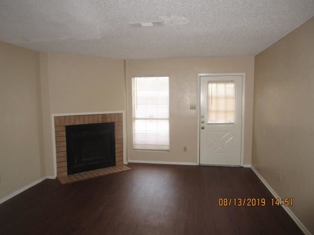 Foto del edificio - 10500 Lake June Rd