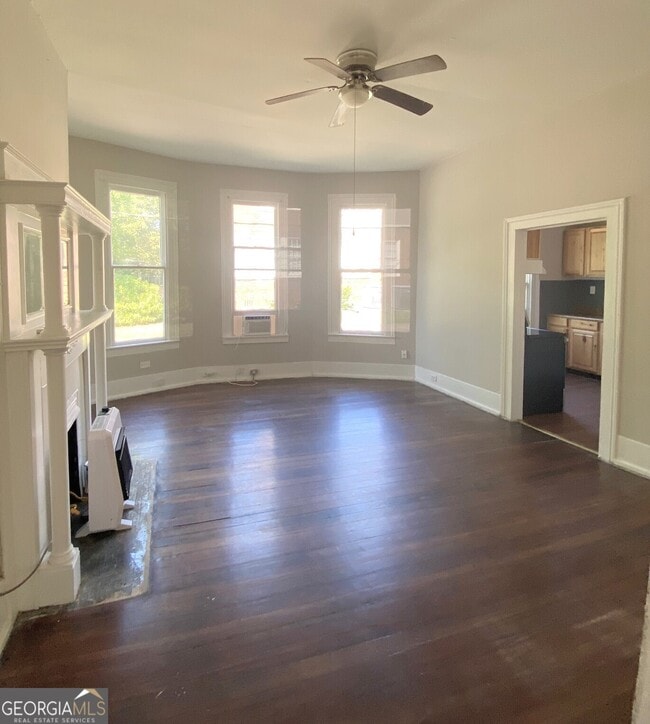 Building Photo - 302 Cedar St