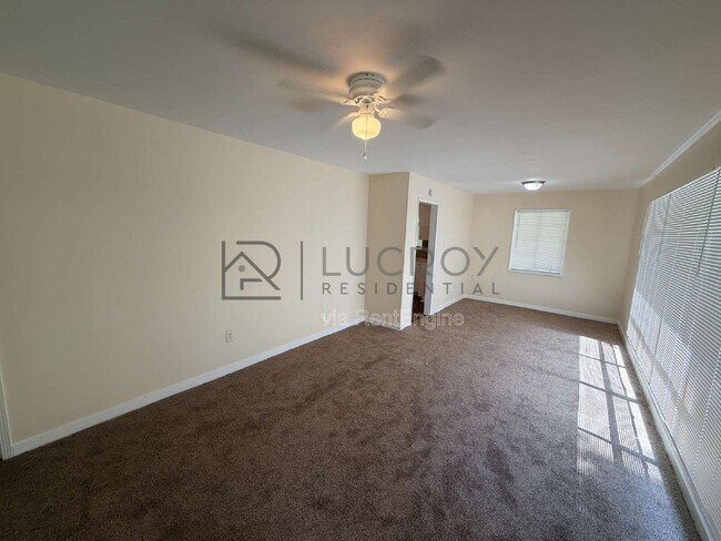 Foto del edificio - 3173 Oak Forest Dr
