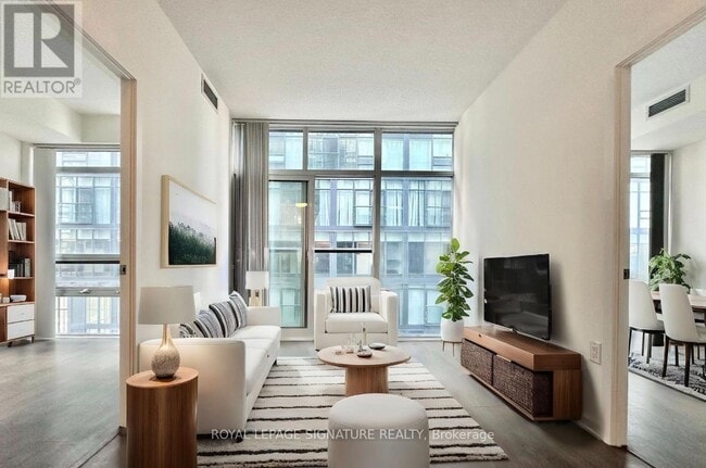 Building Photo - 36 Lisgar St