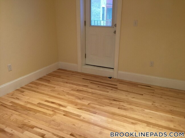 Building Photo - 1203 Beacon St