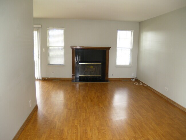 Foto del edificio - 290 Green Knoll Ln
