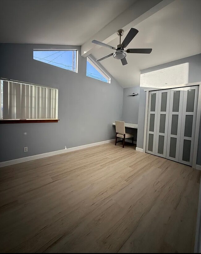 Foto del edificio - 390 S Crest Rd