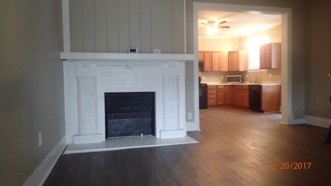 Foto del edificio - 1 Bed, 1 Bath 4-Plex Apartment