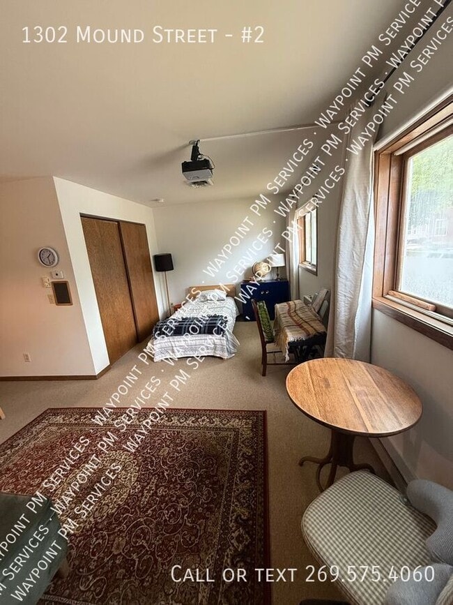 Building Photo - 1302 Mound St