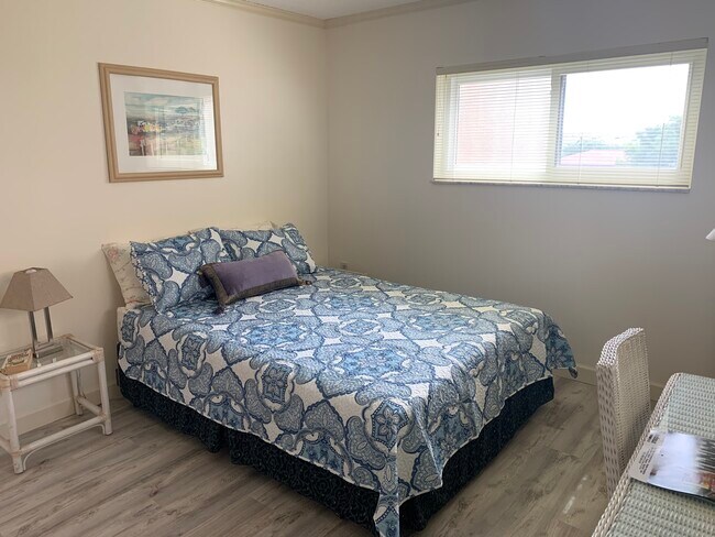 Cama de tamaño Queen/Full en el segundo dormitorio - 1243 S MLK Jr Ave