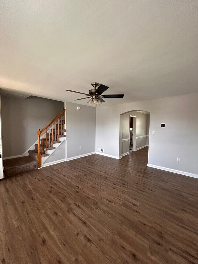 Building Photo - 433 Pembrooke Blvd