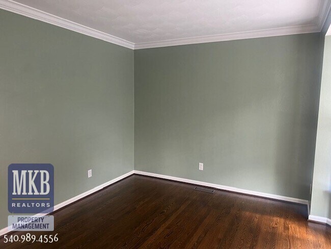 Foto del edificio - Luxurious 4 Bd/3.5Ba home located in The G...