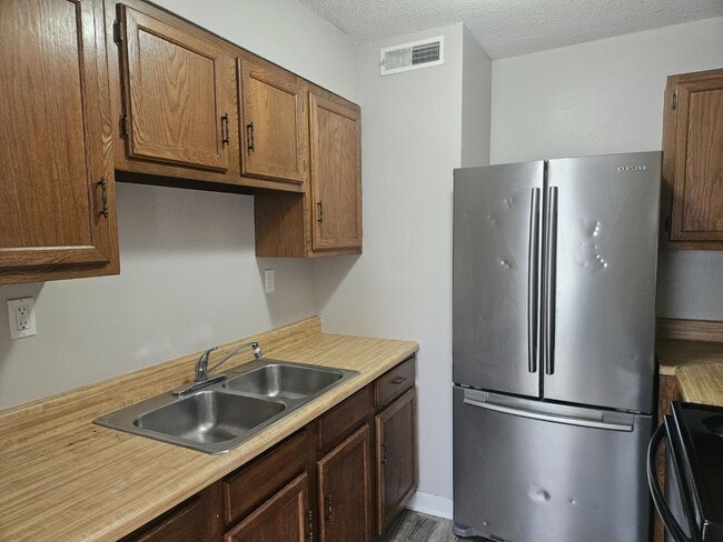 Foto del edificio - 708 N Campbell St