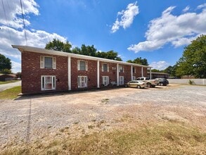 Building Photo - 424 McLain St