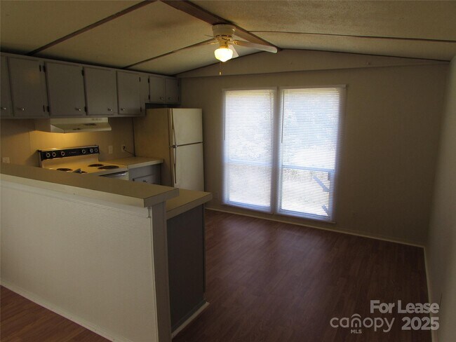 Foto del edificio - 435 Fern Hill Rd