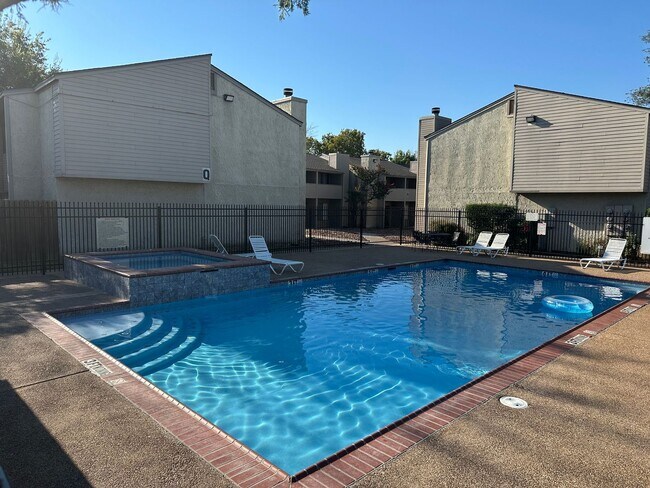 Foto del edificio - AVAILABLE NOW ---- College Station - 2 bed...