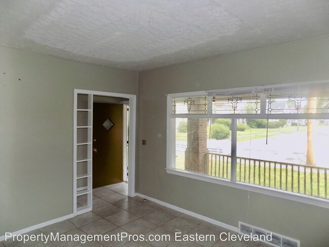 Building Photo - 2 br, 1 bath House - 12600 Beachwood Ave.