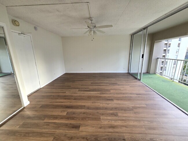 Foto del edificio - Spacious 2br/1.5ba/2pkg Condo in Waikiki