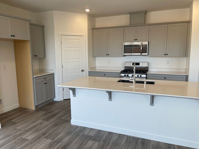 Foto del edificio - 2743 N. Vahe Ave. (Shields/Temperance) ~ H...