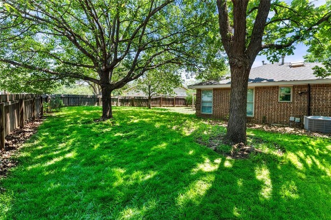 Building Photo - 2408 Shiloh Dr