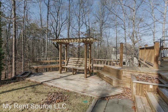 Building Photo - 166 Interlochen Dr
