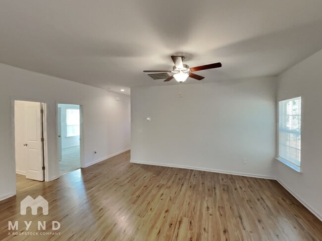Building Photo - 207 S Skyland Dr