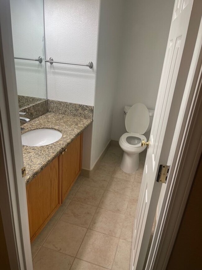 Foto del edificio - Beautiful 3 bed 2.5 home in Oak Hills! Was...