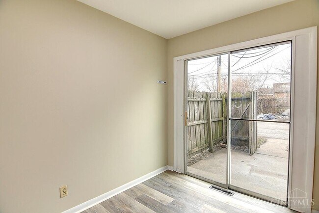 Building Photo - 3210 Beatrice Dr