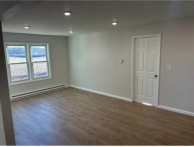 Foto del edificio - 982 S Schodack Rd