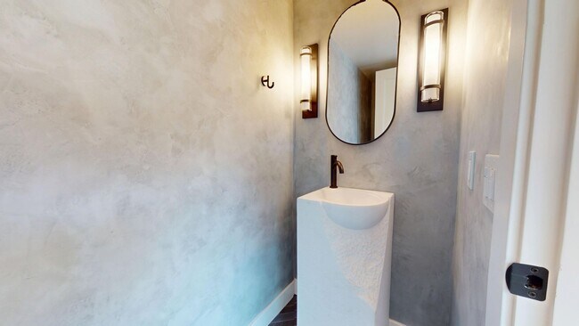 Foto del edificio - Gorgeous Fully Remodeled 5 Bedroom Home wi...
