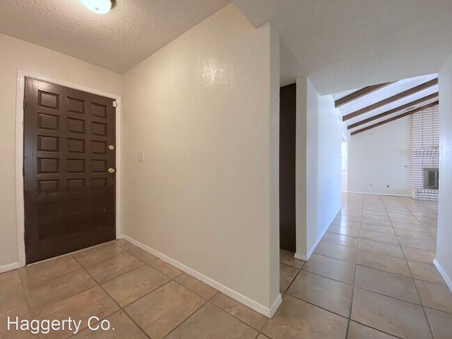 Foto del edificio - 4 br, 2 bath House - 4705 Rutherford