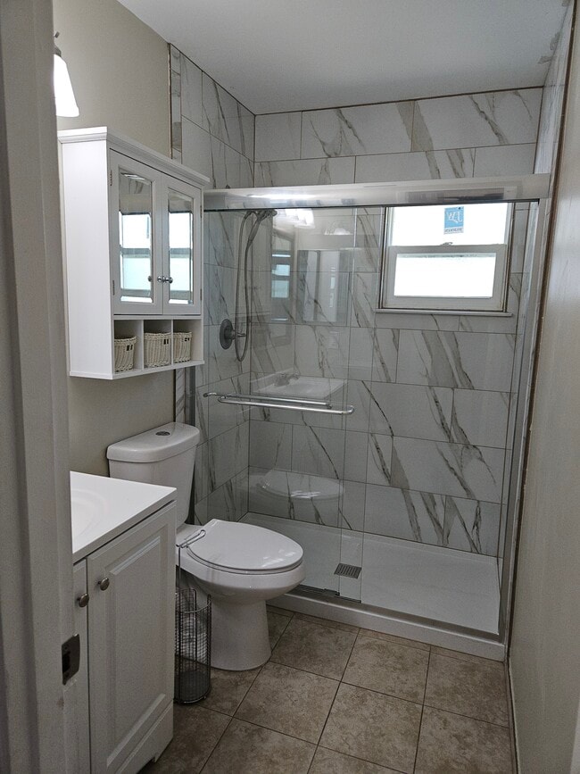 Building Photo - 242 Serenade Dr