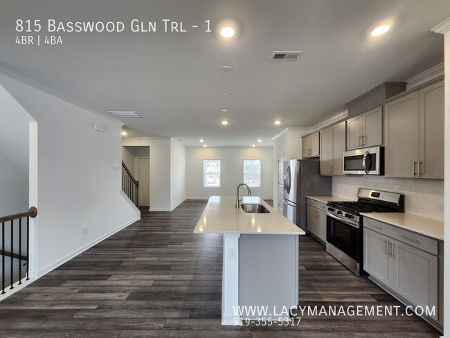 Foto del edificio - 815 Basswood Gln Trl