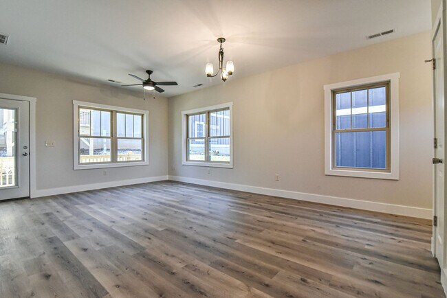 Foto del edificio - Brand New 2 bedroom, 1 1/2 bathroom in pet...