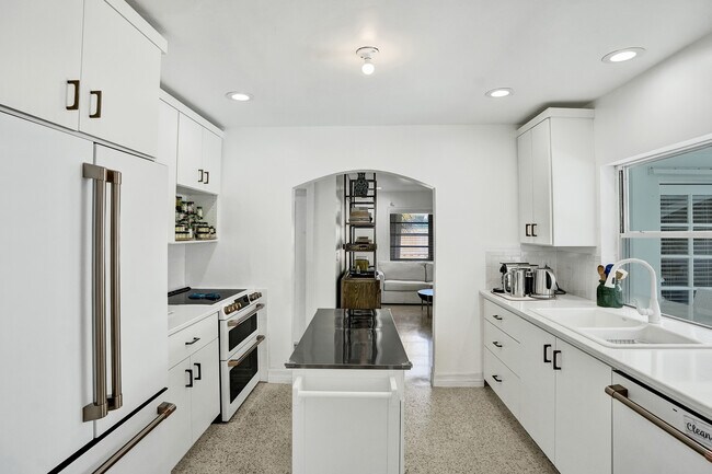 Foto del edificio - 280 NE Spanish Ct