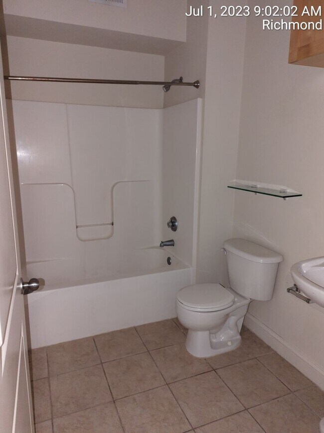 Foto del edificio - 1 bedroom condo with parking garage