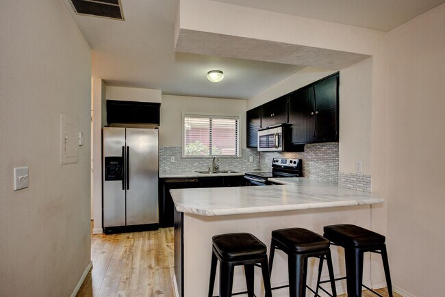 Foto del edificio - Central 2 bed 1.5 bath Townhouse