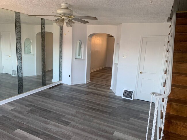 Building Photo - PHA house ONLY 3 bed 1.5 bath