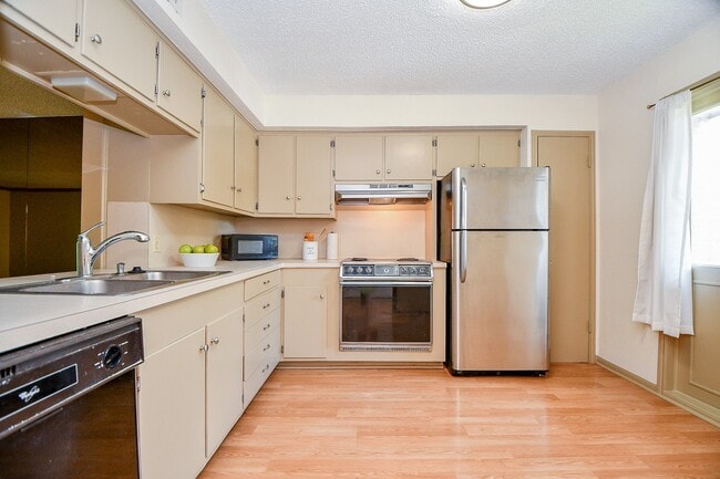 Foto del edificio - 6533 Bayou Glen Rd