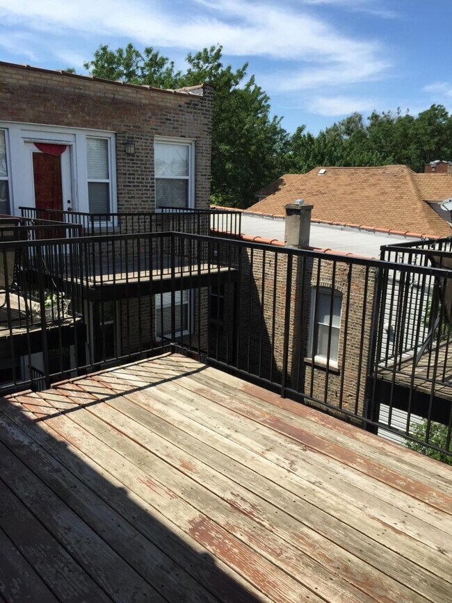 Foto del edificio - 2519 W Leland Ave