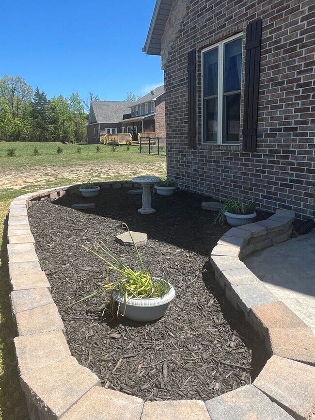 Building Photo - Beautiful home right inside Crocker City L...