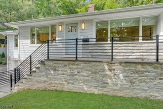 Building Photo - 117 Sagamore Rd