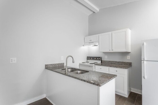 Building Photo - 100 Creeks Bend Dr