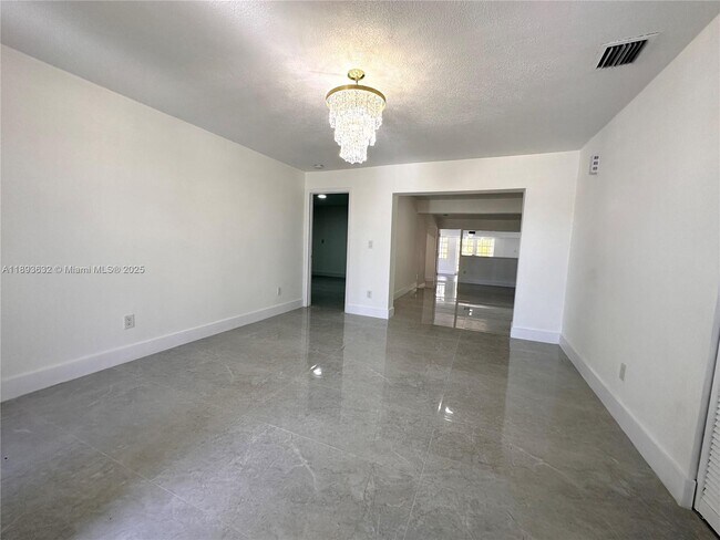 Building Photo - 3952 SW 136th Ave