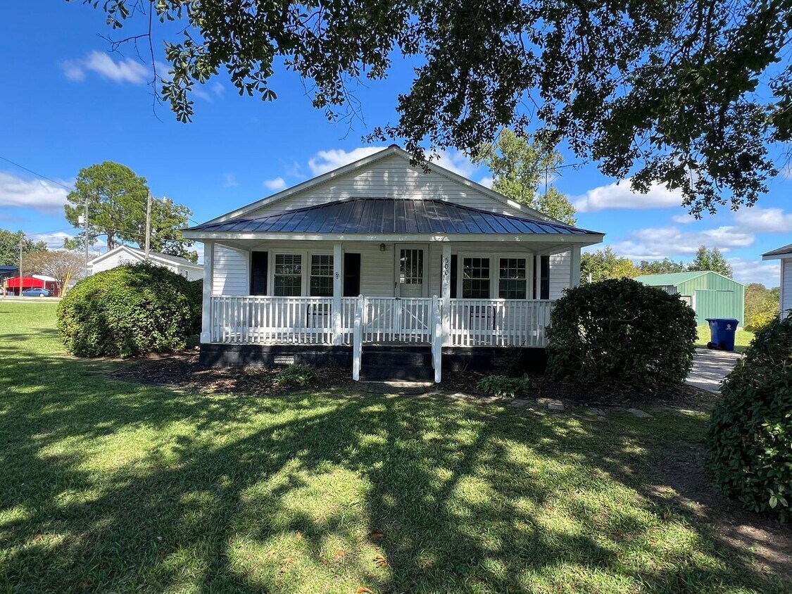 Primary Photo - 3 bedroom, 1 bath House