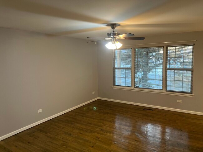 Foto del edificio - 1147 N Red Oak Cir