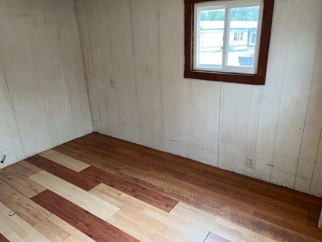 Building Photo - 1130 MT-135