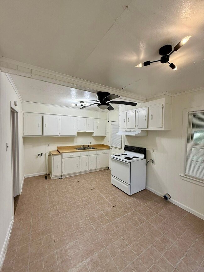 Foto del edificio - 4232 Fairmont Ave