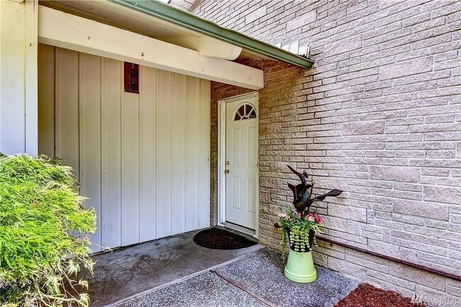 Entrance - 10425 NE 17th St