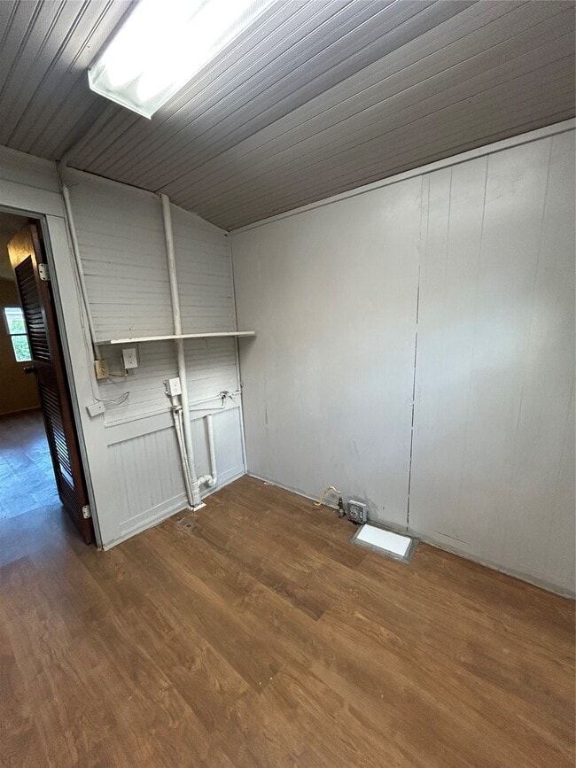 Building Photo - 530 W 1st St