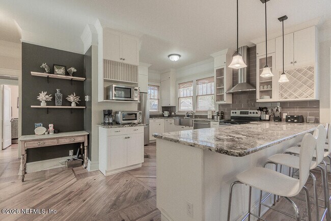 Building Photo - 1040 Cherry St