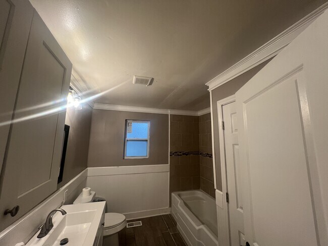 Foto del edificio - 906 Skyland St