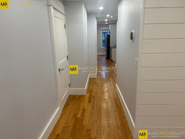 Building Photo - 331 Chelsea St